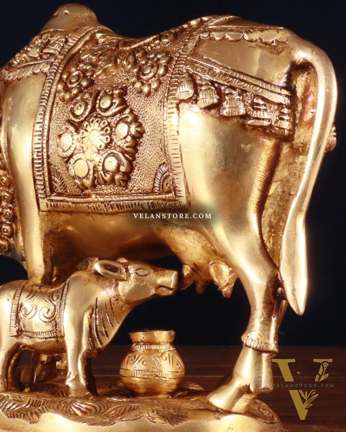 Pure Brass Kamdhenu Cow with Calf Idol – 8 x 4 x 7 Inches, 3.2 Kg