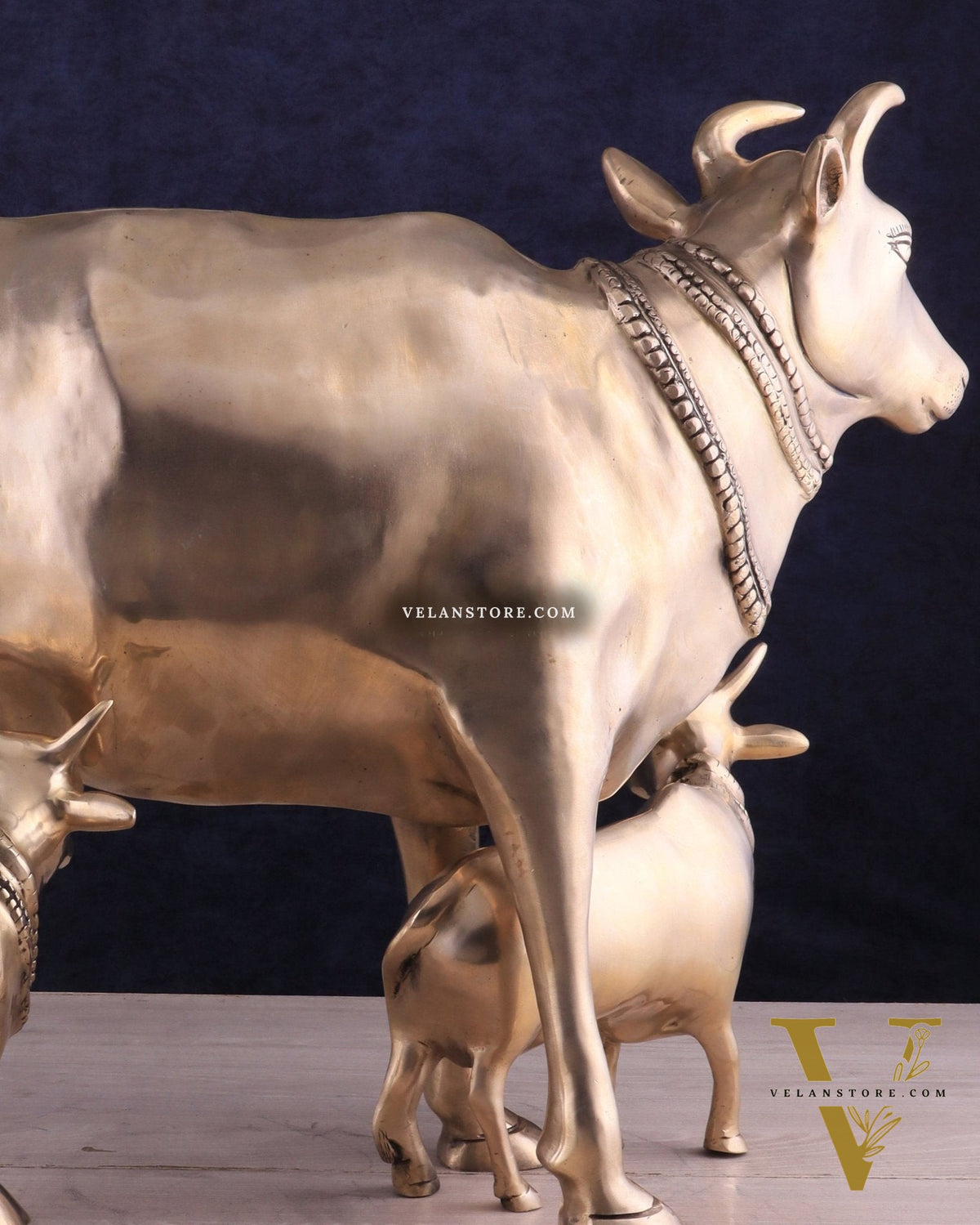 Pure Brass Large Gomatha (Cow) Statue Protecting Her Calves – Symbol of Nurturing Divinity