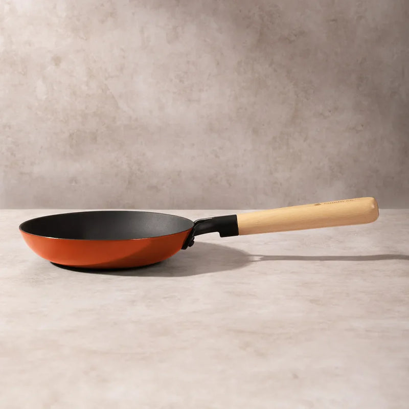 No. 8 Enamel Cast Iron Pan LITE (20cm)