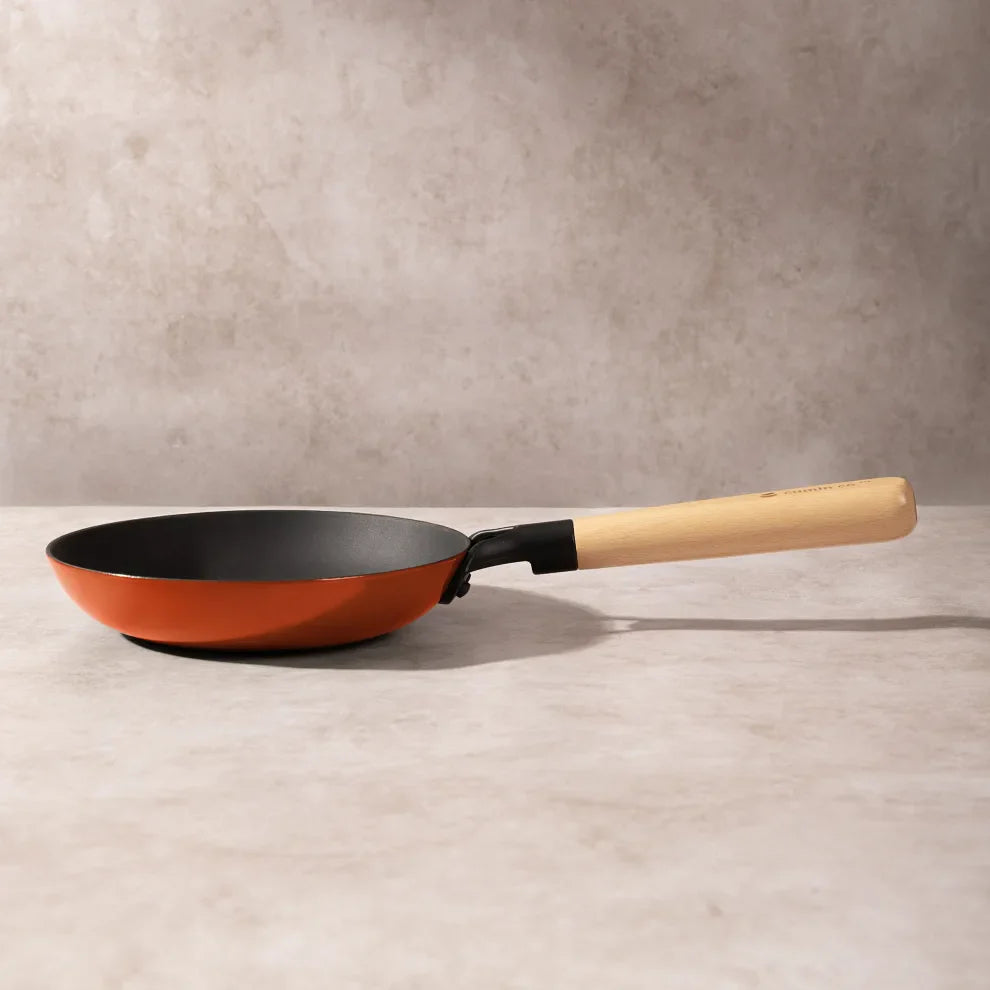 No. 8 Enamel Cast Iron Pan LITE (20cm)
