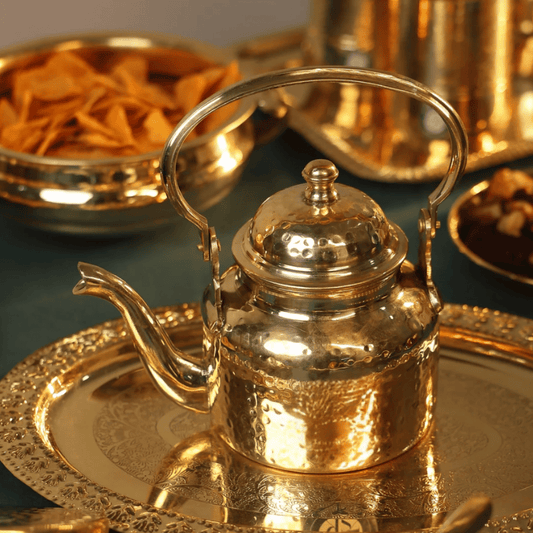 பாரம்பரிய சேவைப் பொருட்கள் மற்றும் அலங்காரத்திற்கான கைவினைப் பித்தளை தண்ணீர் கெட்டில்